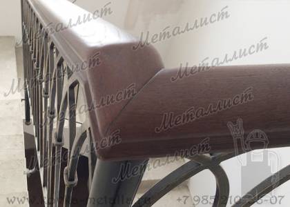 Деревянные перила, поручень для лестницы из дерева, купить в Москве круглый поручень 50 мм